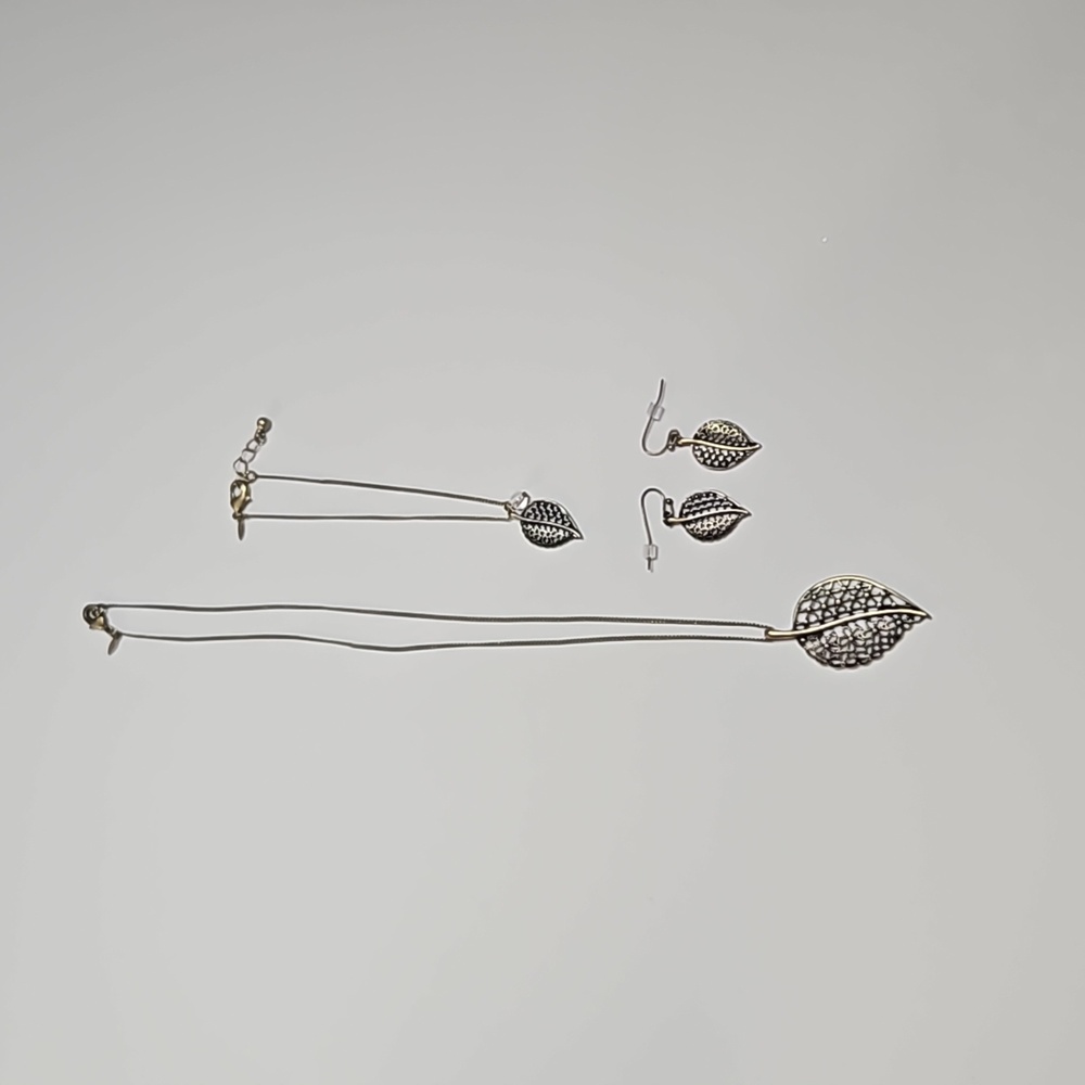 Vintage Avon "Can't Leaf You Alone" Jewelry Set- Necklace, Bracelet & Earrings - Picture 10 of 12